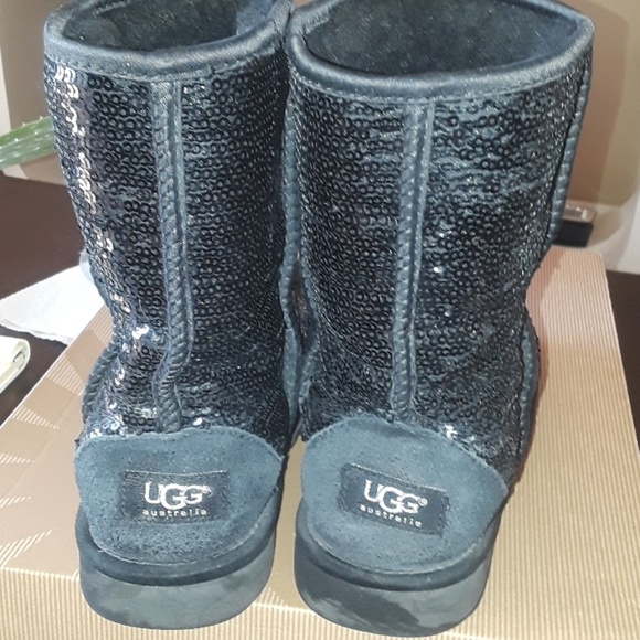 UGG Australia beautiful black boots. BLACK FRIDAY - Picture 4 of 6